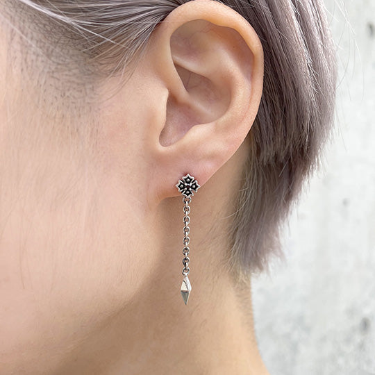 Bizarre/ビザール  クロッシングシルバーロングピアス(1個売り) SPJ085